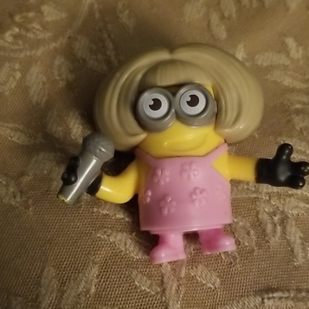 Velvet 3 inch girl minion